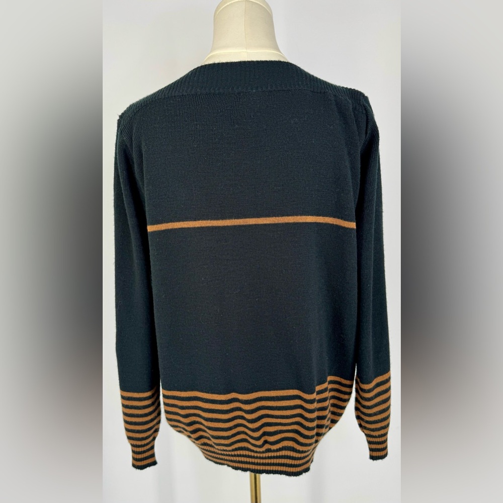 Cynles Shirlee designs vintage black sweater with cats - Picture 6 of 7